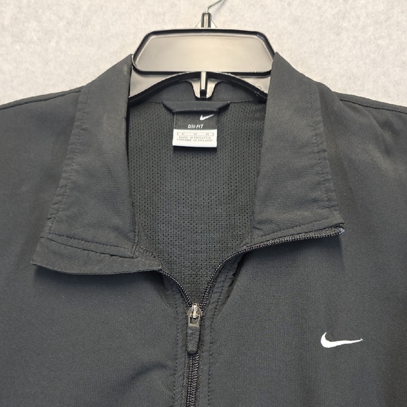 Nike Men's Black Windbreaker with White Accents - Picture 4 of 12